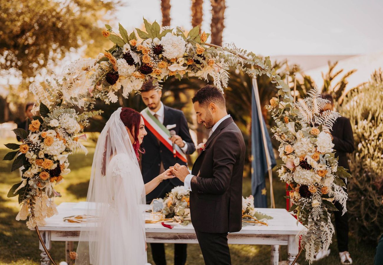 is 50 guests a small wedding