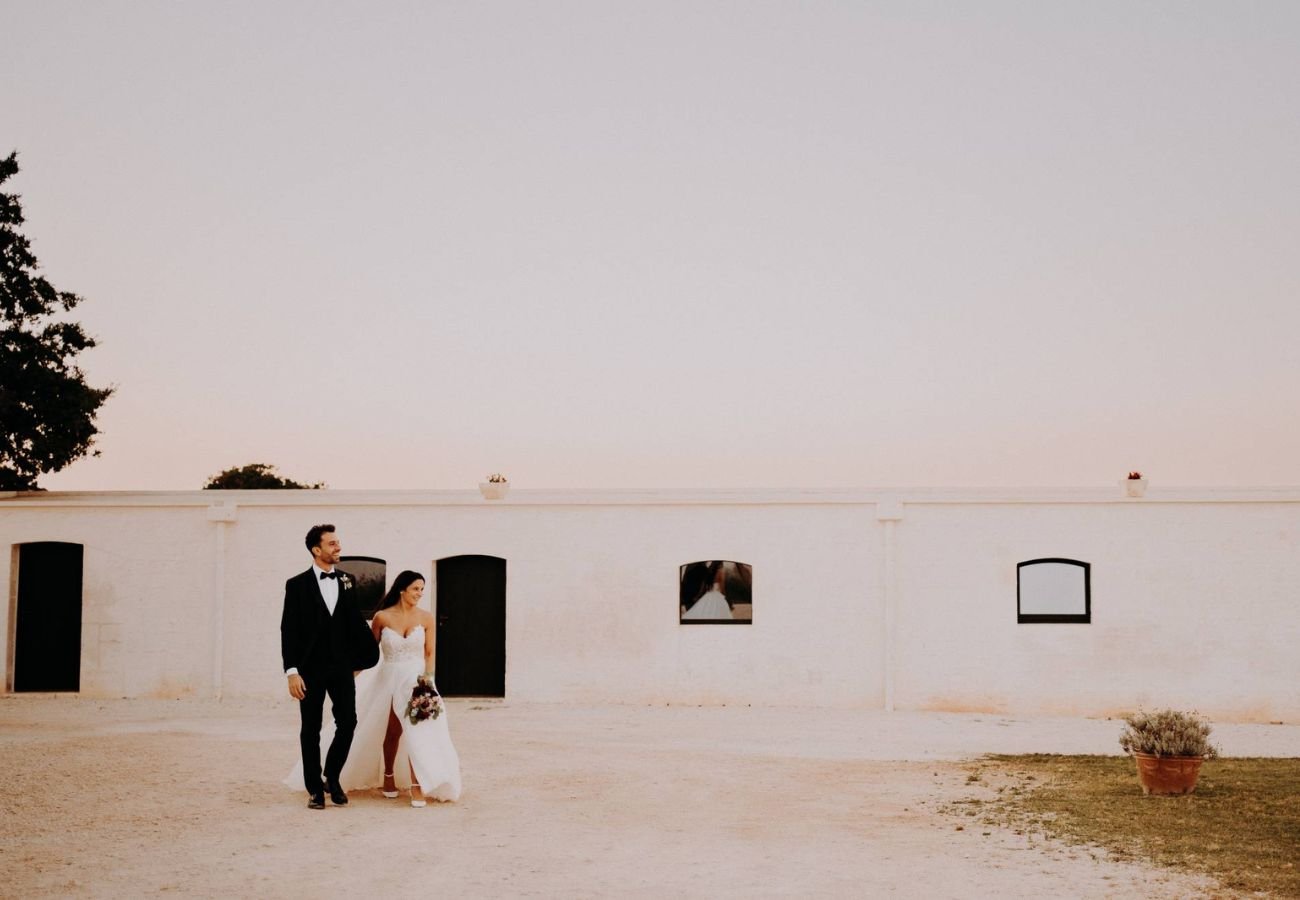 how do you plan a small wedding