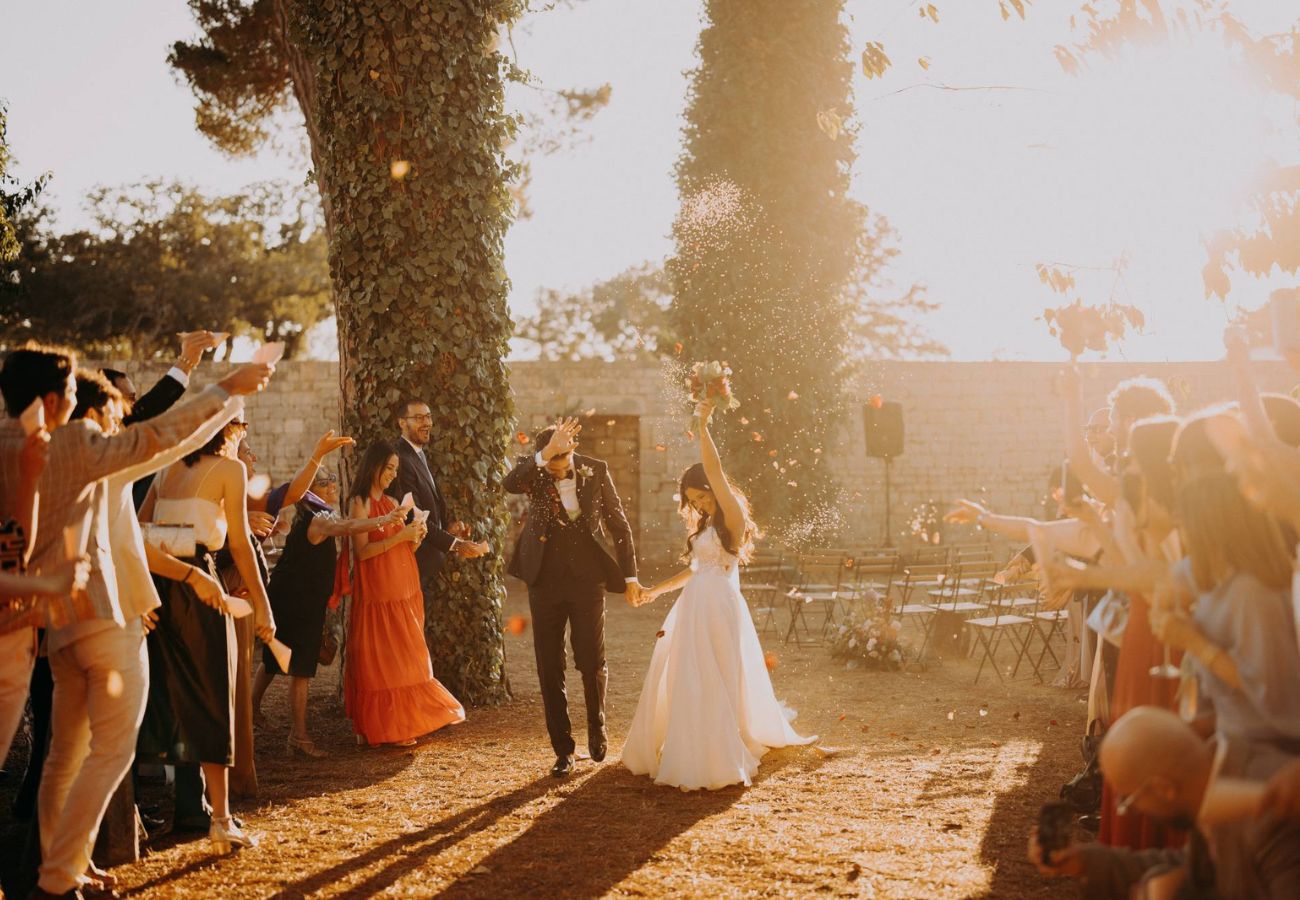 plan a small wedding