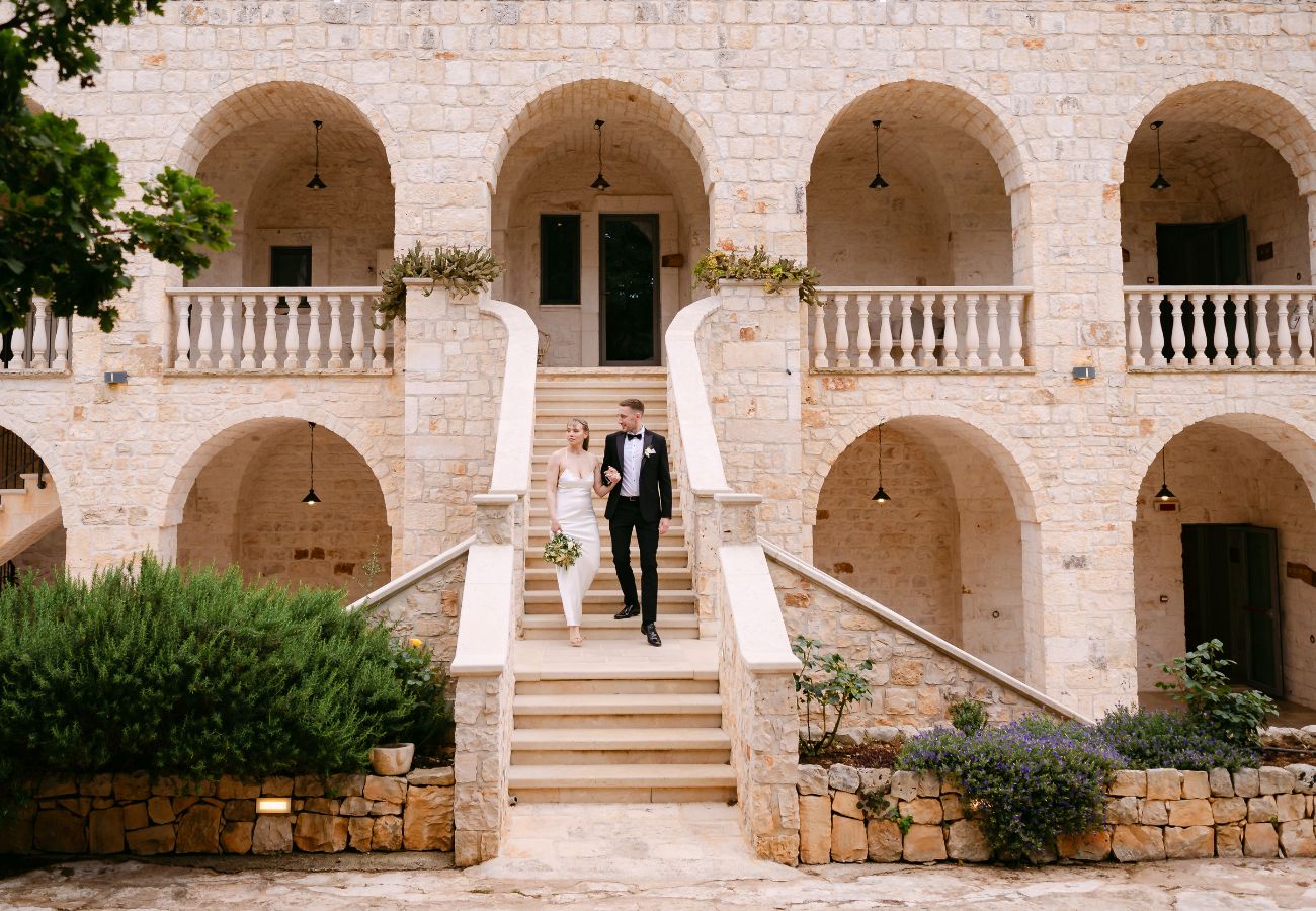 getting married abroad checklist