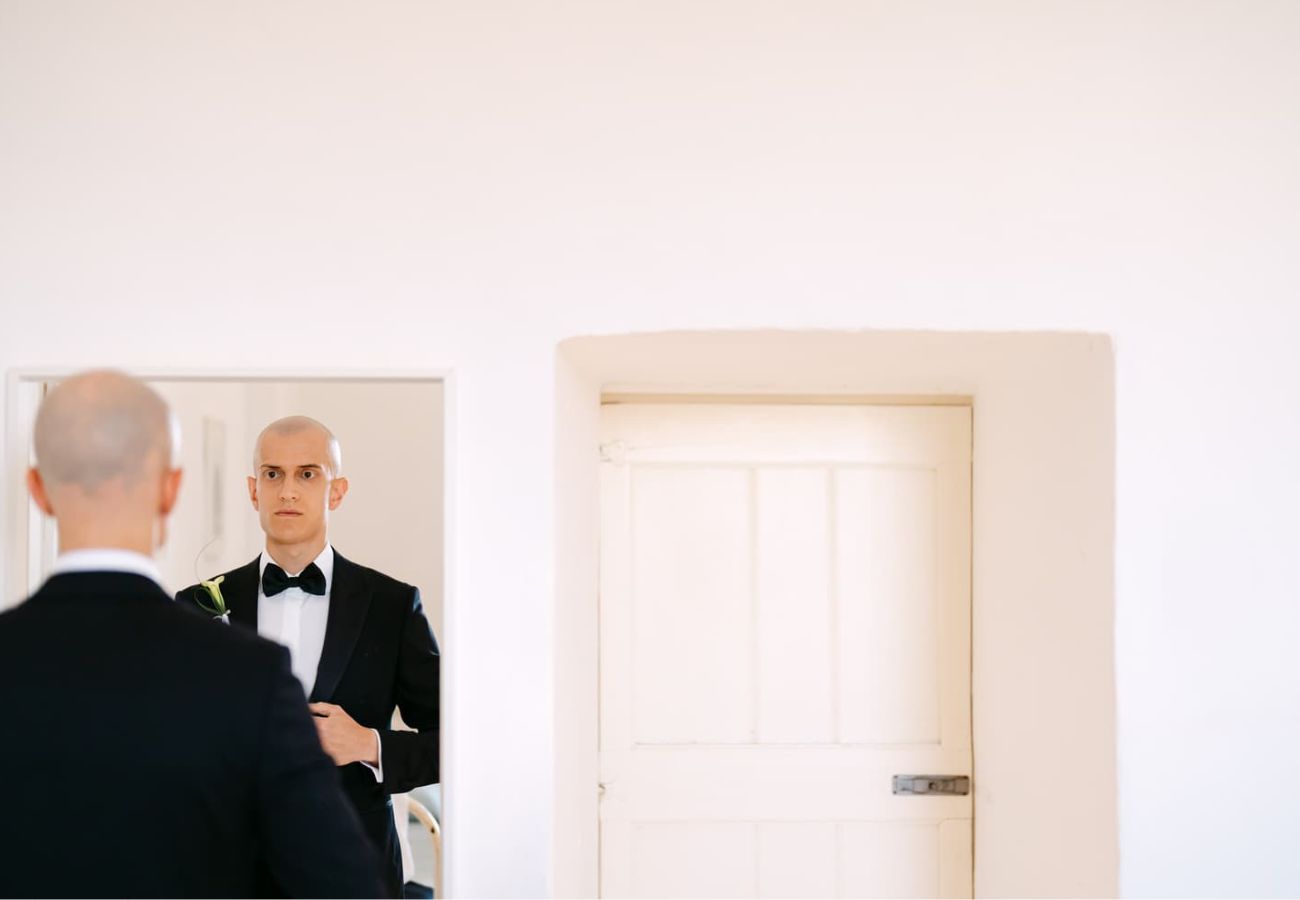 do Italian wedding photographers usually work alone or with a second photographer