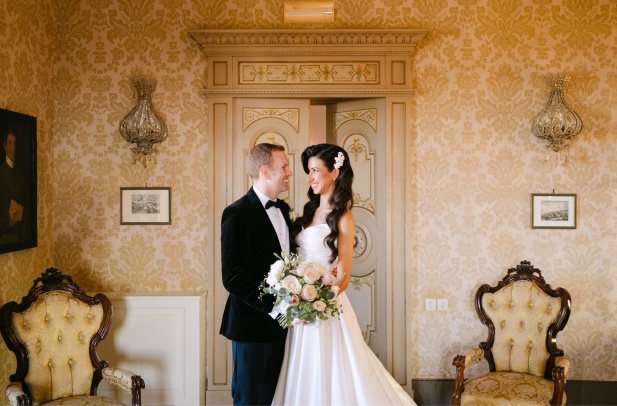 How to choose wedding photographer?